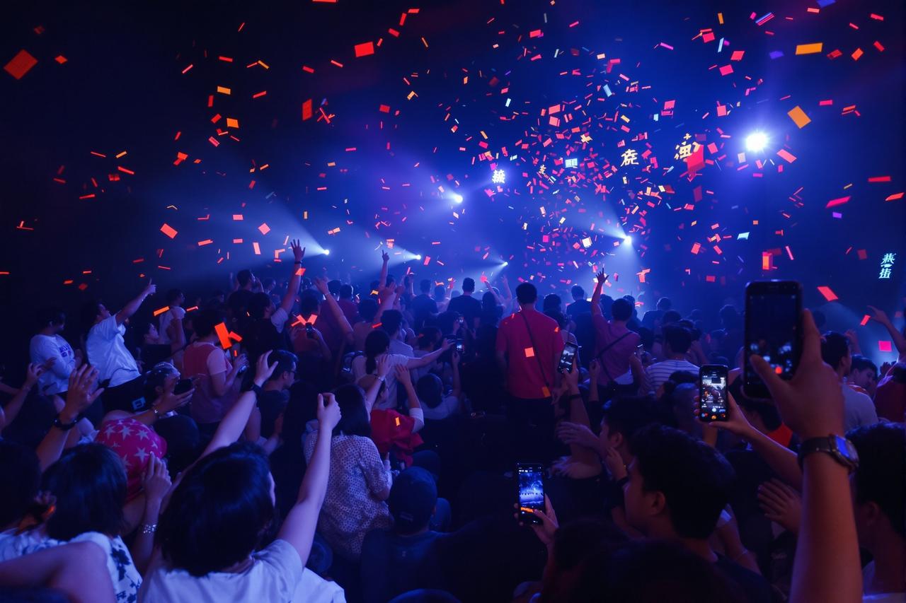 《星河漫漫》全球票房突破30亿，创肉视频历史新高